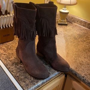 Fringe brown leather suede boots